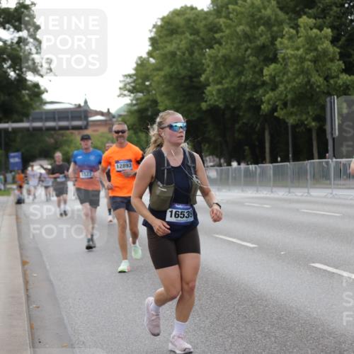 29.06.2025 - hella hamburg halbmarathon Jannik Wohlers http://msf.ph/oto/8142589 29.06.2025 10:07:36 Lombardsbrücke 1079, 1527, 2309, 3328, 4228, 4864, 5287, 7348, 8585, 9071, 9966, 12789, 12893, 13458, 15785, 16809, 16915, 18325, 18531 meine-sportfotos.de