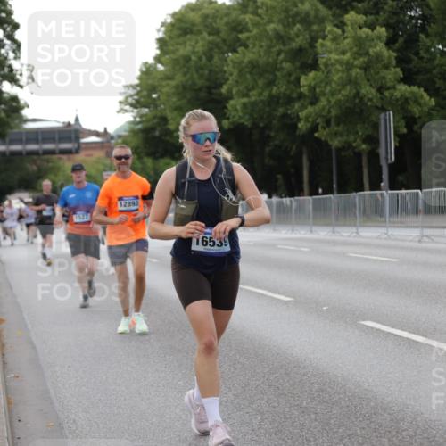 29.06.2025 - hella hamburg halbmarathon Jannik Wohlers http://msf.ph/oto/8142597 29.06.2025 10:07:36 Lombardsbrücke 1079, 1527, 2309, 3328, 4228, 4864, 5287, 7348, 8585, 9071, 9966, 12789, 12893, 13458, 15785, 16809, 16915, 18325, 18531 meine-sportfotos.de