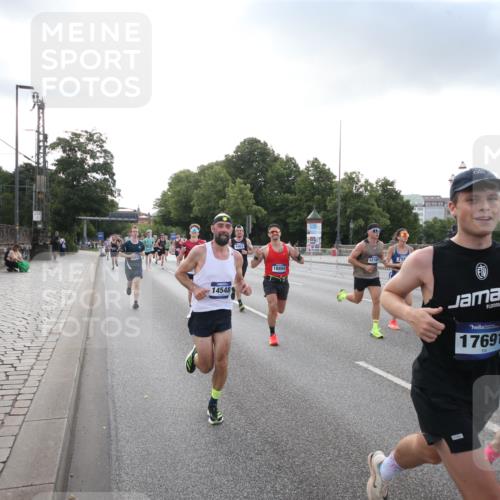 29.06.2025 - hella hamburg halbmarathon Jannik Wohlers http://msf.ph/oto/8142599 29.06.2025 09:45:32 Lombardsbrücke 1080, 1686, 1894, 2460, 4463, 4812, 5187, 5550, 6495, 6878, 7186, 7880, 7965, 8062, 10270, 10484, 11199, 12189, 12232, 12681, 13167, 13343, 13686, 13754, 14167, 14548, 14549, 14622, 15054, 15326, 15507, 15835, 16148, 16724, 16755, 16963, 17117, 17322, 17691, 18135, 18854, 19022, 19118 meine-sportfotos.de
