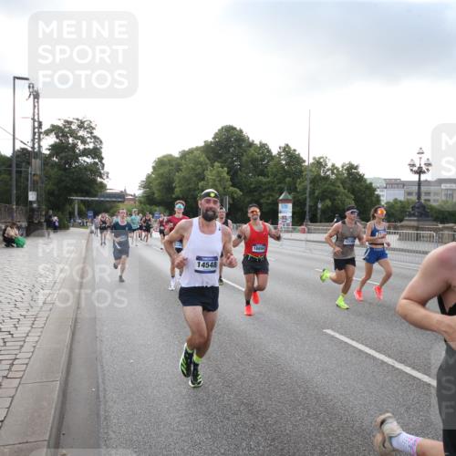 29.06.2025 - hella hamburg halbmarathon Jannik Wohlers http://msf.ph/oto/8142608 29.06.2025 09:45:33 Lombardsbrücke 1080, 1686, 1894, 2460, 4463, 4812, 5187, 5550, 6495, 6878, 7186, 7880, 7965, 8062, 9345, 10270, 10453, 10484, 11199, 12189, 12232, 12681, 13167, 13343, 13686, 13754, 14167, 14548, 14549, 14622, 14699, 15054, 15326, 15507, 15835, 16148, 16695, 16724, 16755, 16963, 17056, 17117, 17322, 17691, 18135, 18854, 19022, 19118 meine-sportfotos.de