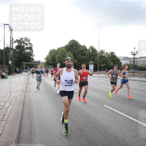 29.06.2025 - hella hamburg halbmarathon Jannik Wohlers http://msf.ph/oto/8142616 29.06.2025 09:45:33 Lombardsbrücke 1080, 1686, 1894, 2460, 4463, 4812, 5187, 5550, 6495, 6878, 7186, 7880, 7965, 8062, 9345, 10270, 10453, 10484, 11199, 12189, 12232, 12681, 13167, 13343, 13686, 13754, 14167, 14548, 14549, 14622, 14699, 15054, 15326, 15507, 15835, 16148, 16695, 16724, 16755, 16963, 17056, 17117, 17322, 17691, 18135, 18854, 19022, 19118 meine-sportfotos.de