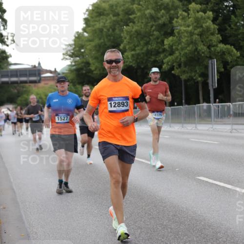 29.06.2025 - hella hamburg halbmarathon Jannik Wohlers http://msf.ph/oto/8142622 29.06.2025 10:07:38 Lombardsbrücke 1079, 1527, 2309, 3328, 4228, 4864, 5287, 7348, 8585, 9966, 12658, 12789, 12893, 13458, 15785, 16809, 18325, 18531 meine-sportfotos.de