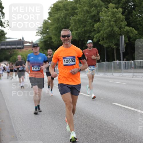 29.06.2025 - hella hamburg halbmarathon Jannik Wohlers http://msf.ph/oto/8142626 29.06.2025 10:07:38 Lombardsbrücke 1079, 1527, 2309, 3328, 4228, 4864, 5287, 7348, 8585, 9966, 12658, 12789, 12893, 13458, 15785, 16809, 18325, 18531 meine-sportfotos.de