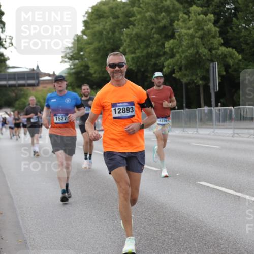29.06.2025 - hella hamburg halbmarathon Jannik Wohlers http://msf.ph/oto/8142630 29.06.2025 10:07:38 Lombardsbrücke 1079, 1527, 2309, 3328, 4228, 4864, 5287, 7348, 8585, 9966, 12658, 12789, 12893, 13458, 15785, 16809, 18325, 18531 meine-sportfotos.de