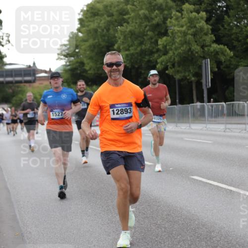 29.06.2025 - hella hamburg halbmarathon Jannik Wohlers http://msf.ph/oto/8142632 29.06.2025 10:07:38 Lombardsbrücke 1079, 1527, 2309, 3328, 4228, 4864, 5287, 7348, 8585, 9966, 12658, 12789, 12893, 13458, 15785, 16809, 18325, 18531 meine-sportfotos.de