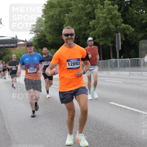 29.06.2025 - hella hamburg halbmarathon Jannik Wohlers http://msf.ph/oto/8142635 29.06.2025 10:07:38 Lombardsbrücke 1079, 1527, 2309, 3328, 4228, 4864, 5287, 7348, 8585, 9966, 12658, 12789, 12893, 13458, 15785, 16809, 18325, 18531 meine-sportfotos.de