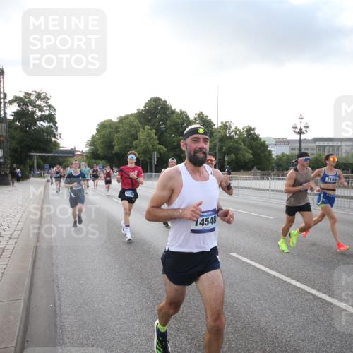 29.06.2025 - hella hamburg halbmarathon Jannik Wohlers http://msf.ph/oto/8142644 29.06.2025 09:45:33 Lombardsbrücke 1080, 1686, 1894, 2460, 4463, 4812, 5187, 5550, 6495, 6878, 7186, 7880, 7965, 8062, 9345, 10270, 10453, 10484, 11199, 12189, 12232, 12681, 13167, 13343, 13686, 13754, 14167, 14548, 14549, 14622, 14699, 15054, 15326, 15507, 15835, 16148, 16695, 16724, 16755, 16963, 17056, 17117, 17322, 17691, 18135, 18854, 19022, 19118 meine-sportfotos.de