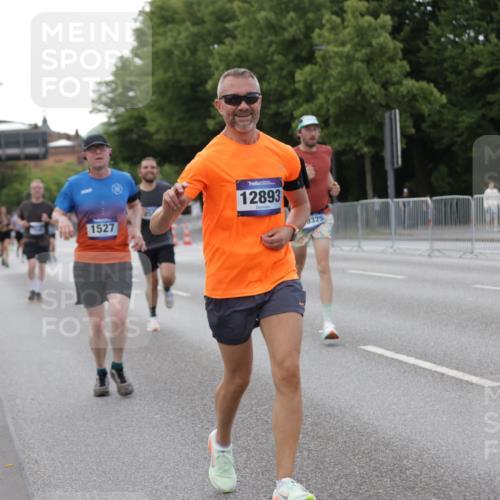 29.06.2025 - hella hamburg halbmarathon Jannik Wohlers http://msf.ph/oto/8142645 29.06.2025 10:07:38 Lombardsbrücke 1079, 1527, 2309, 3328, 4228, 4864, 5287, 7348, 8585, 9966, 12658, 12789, 12893, 13458, 15785, 16809, 18325, 18531 meine-sportfotos.de