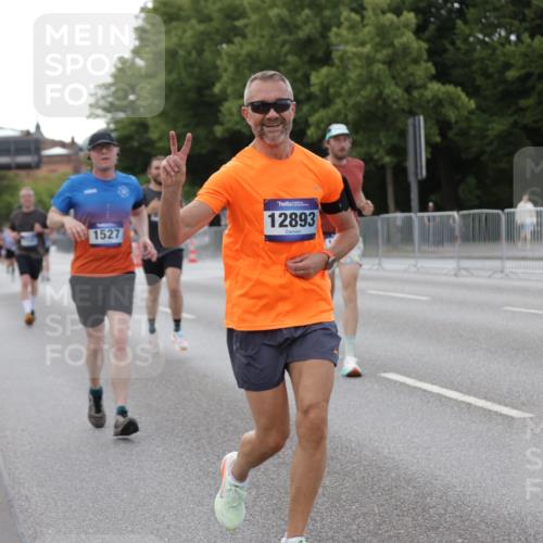 29.06.2025 - hella hamburg halbmarathon Jannik Wohlers http://msf.ph/oto/8142652 29.06.2025 10:07:39 Lombardsbrücke 1079, 1527, 2309, 3328, 4228, 4864, 5287, 7348, 8585, 9966, 12658, 12789, 12893, 13458, 15785, 16809, 18325, 18531 meine-sportfotos.de
