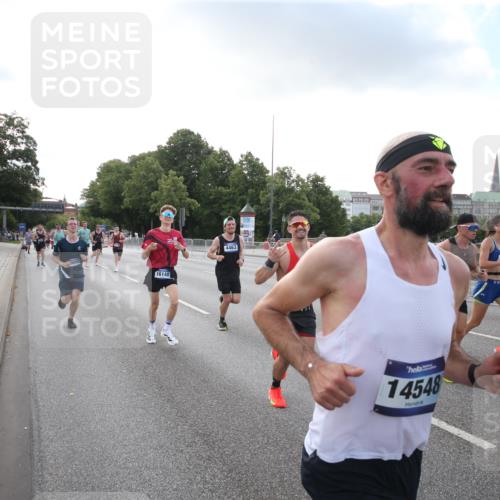 29.06.2025 - hella hamburg halbmarathon Jannik Wohlers http://msf.ph/oto/8142653 29.06.2025 09:45:33 Lombardsbrücke 1080, 1686, 1894, 2460, 4463, 4812, 5187, 5550, 6495, 6878, 7186, 7880, 7965, 8062, 9345, 10270, 10453, 10484, 11199, 12189, 12232, 12681, 13167, 13343, 13686, 13754, 14167, 14548, 14549, 14622, 14699, 15054, 15326, 15507, 15835, 16148, 16695, 16724, 16755, 16963, 17056, 17117, 17322, 17691, 18135, 18854, 19022, 19118 meine-sportfotos.de