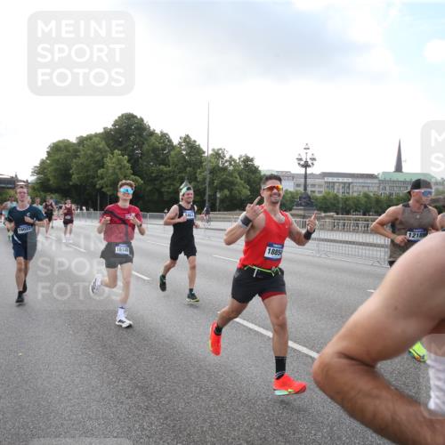 29.06.2025 - hella hamburg halbmarathon Jannik Wohlers http://msf.ph/oto/8142668 29.06.2025 09:45:33 Lombardsbrücke 1080, 1686, 1894, 2460, 4463, 4812, 5187, 5550, 6495, 6878, 7186, 7880, 7965, 8062, 9345, 10270, 10453, 10484, 11199, 12189, 12232, 12681, 13167, 13343, 13686, 13754, 14167, 14548, 14549, 14622, 14699, 15054, 15326, 15507, 15835, 16148, 16695, 16724, 16755, 16963, 17056, 17117, 17322, 17691, 18135, 18854, 19022, 19118 meine-sportfotos.de