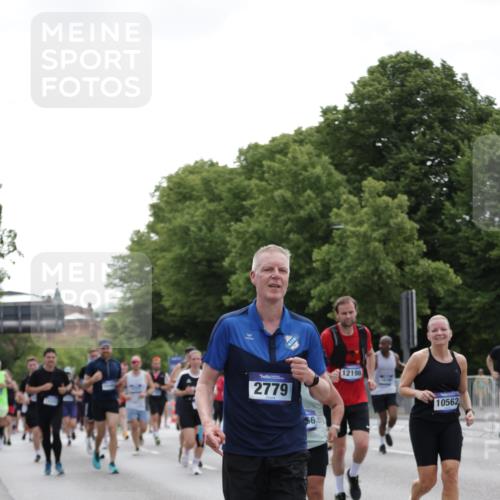 29.06.2025 - hella hamburg halbmarathon Jannik Wohlers http://msf.ph/oto/8142671 29.06.2025 10:44:39 Lombardsbrücke 1024, 1273, 1629, 1685, 1924, 2007, 2779, 3570, 4186, 4275, 4337, 5190, 6509, 6841, 6888, 7699, 7912, 8594, 8762, 8907, 9036, 10562, 10566, 10668, 10707, 12198, 12332, 12334, 12394, 13039, 13261, 13580, 14758, 14777, 15458, 15750, 15751, 15998, 16850, 17521, 18084, 18230, 18294 meine-sportfotos.de