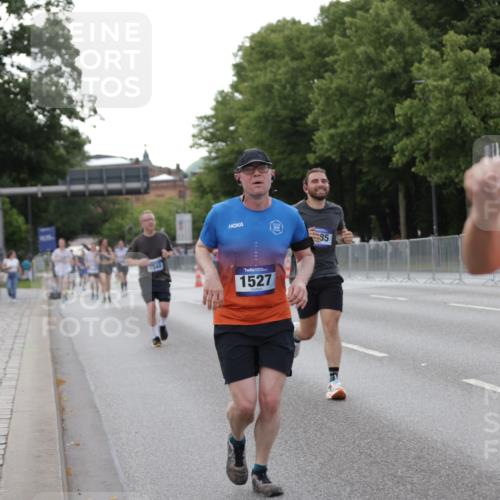 29.06.2025 - hella hamburg halbmarathon Jannik Wohlers http://msf.ph/oto/8142672 29.06.2025 10:07:39 Lombardsbrücke 1079, 1527, 2309, 3328, 4228, 4864, 5287, 7348, 8585, 9966, 12658, 12789, 12893, 13458, 15785, 16809, 18325, 18531 meine-sportfotos.de