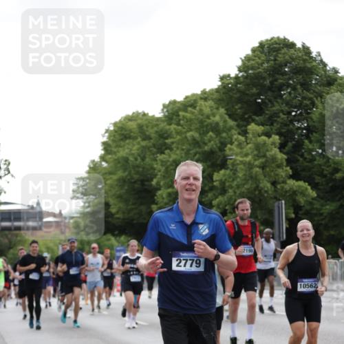 29.06.2025 - hella hamburg halbmarathon Jannik Wohlers http://msf.ph/oto/8142673 29.06.2025 10:44:39 Lombardsbrücke 1024, 1273, 1629, 1685, 1924, 2007, 2779, 3570, 4186, 4275, 4337, 5190, 6509, 6841, 6888, 7699, 7912, 8594, 8762, 8907, 9036, 10562, 10566, 10668, 10707, 12198, 12332, 12334, 12394, 13039, 13261, 13580, 14758, 14777, 15458, 15750, 15751, 15998, 16850, 17521, 18084, 18230, 18294 meine-sportfotos.de