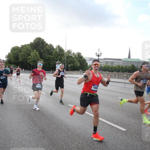 29.06.2025 - hella hamburg halbmarathon Jannik Wohlers http://msf.ph/oto/8142676 29.06.2025 09:45:34 Lombardsbrücke 1080, 1686, 1894, 2460, 4463, 4812, 5187, 5550, 6169, 6495, 6878, 7186, 7880, 7965, 8062, 9345, 10270, 10453, 10484, 11199, 12189, 12232, 12681, 13167, 13343, 13686, 13754, 14167, 14548, 14549, 14622, 14699, 15054, 15326, 15507, 15835, 16148, 16695, 16724, 16755, 16963, 17056, 17117, 17322, 17691, 18135, 18854, 19022, 19118 meine-sportfotos.de