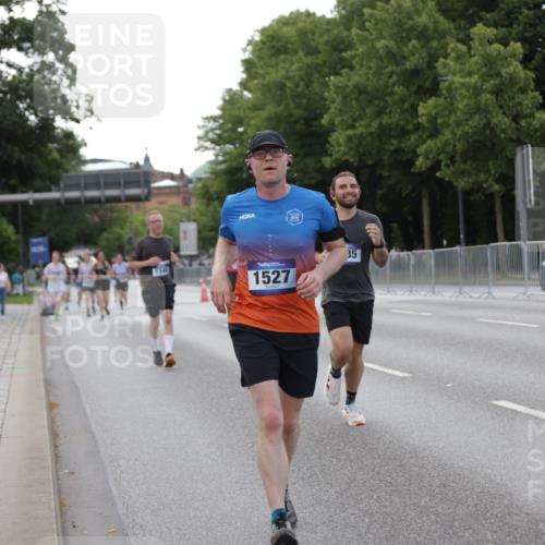 29.06.2025 - hella hamburg halbmarathon Jannik Wohlers http://msf.ph/oto/8142684 29.06.2025 10:07:40 Lombardsbrücke 1079, 1527, 2309, 3328, 4228, 4864, 5287, 7348, 8585, 9966, 12658, 12893, 13458, 15785, 16809, 18325, 18531 meine-sportfotos.de
