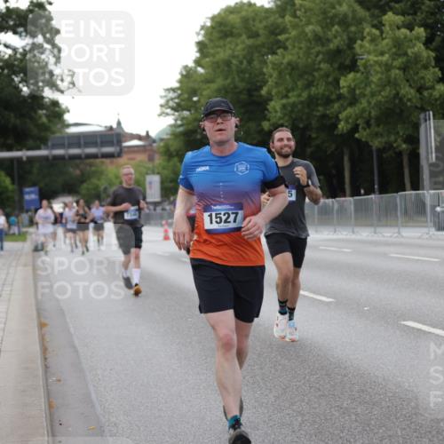 29.06.2025 - hella hamburg halbmarathon Jannik Wohlers http://msf.ph/oto/8142686 29.06.2025 10:07:40 Lombardsbrücke 1079, 1527, 2309, 3328, 4228, 4864, 5287, 7348, 8585, 9966, 12658, 12893, 13458, 15785, 16809, 18325, 18531 meine-sportfotos.de