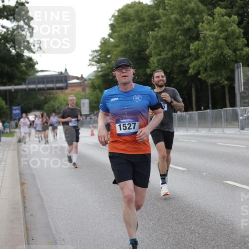 29.06.2025 - hella hamburg halbmarathon Jannik Wohlers http://msf.ph/oto/8142691 29.06.2025 10:07:40 Lombardsbrücke 1079, 1527, 2309, 3328, 4228, 4864, 5287, 7348, 8585, 9966, 12658, 12893, 13458, 15785, 16809, 18325, 18531 meine-sportfotos.de