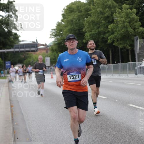 29.06.2025 - hella hamburg halbmarathon Jannik Wohlers http://msf.ph/oto/8142695 29.06.2025 10:07:40 Lombardsbrücke 1079, 1527, 2309, 3328, 4228, 4864, 5287, 7348, 8585, 9966, 12658, 12893, 13458, 15785, 16809, 18325, 18531 meine-sportfotos.de