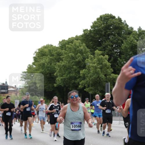 29.06.2025 - hella hamburg halbmarathon Jannik Wohlers http://msf.ph/oto/8142696 29.06.2025 10:44:41 Lombardsbrücke 1024, 1273, 1629, 1685, 1924, 2007, 2779, 3160, 3164, 3570, 4186, 4275, 4337, 4851, 5190, 6509, 6888, 7699, 7912, 8594, 8762, 8907, 9036, 10562, 10566, 10668, 10707, 11393, 12198, 12332, 12334, 12394, 12793, 13039, 13261, 13580, 14513, 14758, 14777, 15458, 15750, 15751, 15998, 16850, 17521, 18084, 18230, 18294 meine-sportfotos.de