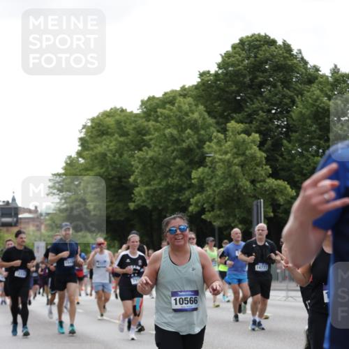 29.06.2025 - hella hamburg halbmarathon Jannik Wohlers http://msf.ph/oto/8142701 29.06.2025 10:44:41 Lombardsbrücke 1024, 1273, 1629, 1685, 1924, 2007, 2779, 3160, 3164, 3570, 4186, 4275, 4337, 4851, 5190, 6509, 6888, 7699, 7912, 8594, 8762, 8907, 9036, 10562, 10566, 10668, 10707, 11393, 12198, 12332, 12334, 12394, 12793, 13039, 13261, 13580, 14513, 14758, 14777, 15458, 15750, 15751, 15998, 16850, 17521, 18084, 18230, 18294 meine-sportfotos.de