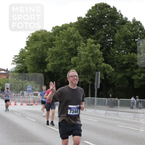 29.06.2025 - hella hamburg halbmarathon Jannik Wohlers http://msf.ph/oto/8142702 29.06.2025 10:07:44 Lombardsbrücke 1527, 2427, 5287, 5926, 7198, 7348, 8585, 9616, 10609, 10857, 12658, 12893, 13014, 15785, 16809, 18325, 18531 meine-sportfotos.de