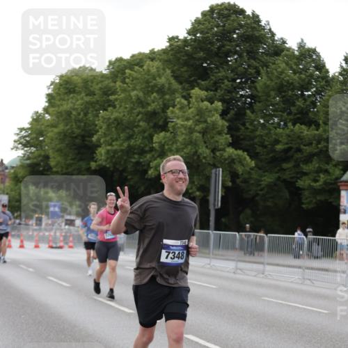 29.06.2025 - hella hamburg halbmarathon Jannik Wohlers http://msf.ph/oto/8142713 29.06.2025 10:07:44 Lombardsbrücke 1527, 2427, 5287, 5926, 7198, 7348, 8585, 9616, 10609, 10857, 12658, 12893, 13014, 15785, 16809, 18325, 18531 meine-sportfotos.de