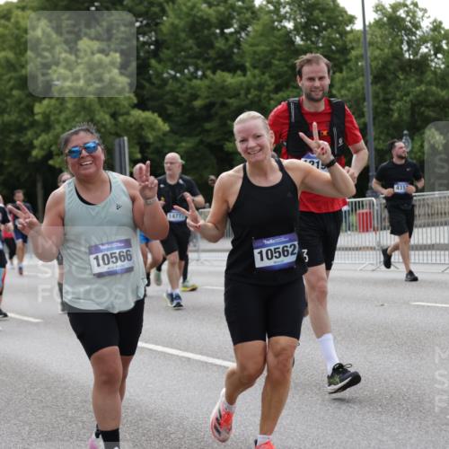 29.06.2025 - hella hamburg halbmarathon Jannik Wohlers http://msf.ph/oto/8142717 29.06.2025 10:44:41 Lombardsbrücke 1024, 1273, 1629, 1685, 1924, 2007, 2779, 3160, 3164, 3570, 4186, 4275, 4337, 4851, 5190, 6509, 6888, 7699, 7912, 8594, 8762, 8907, 9036, 10562, 10566, 10668, 10707, 11393, 12198, 12332, 12334, 12394, 12793, 13039, 13261, 13580, 14513, 14758, 14777, 15458, 15750, 15751, 15998, 16850, 17521, 18084, 18230, 18294 meine-sportfotos.de