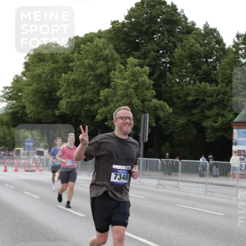 29.06.2025 - hella hamburg halbmarathon Jannik Wohlers http://msf.ph/oto/8142718 29.06.2025 10:07:44 Lombardsbrücke 1527, 2427, 5287, 5926, 7198, 7348, 8585, 9616, 10609, 10857, 12658, 12893, 13014, 15785, 16809, 18325, 18531 meine-sportfotos.de