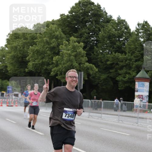 29.06.2025 - hella hamburg halbmarathon Jannik Wohlers http://msf.ph/oto/8142723 29.06.2025 10:07:44 Lombardsbrücke 1527, 2427, 5287, 5926, 7198, 7348, 8585, 9616, 10609, 10857, 12658, 12893, 13014, 15785, 16809, 18325, 18531 meine-sportfotos.de