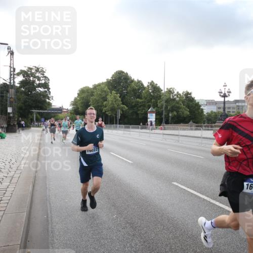 29.06.2025 - hella hamburg halbmarathon Jannik Wohlers http://msf.ph/oto/8142726 29.06.2025 09:45:34 Lombardsbrücke 1080, 1686, 1894, 2460, 4463, 4812, 5187, 5550, 6169, 6495, 6878, 7186, 7880, 7965, 8062, 9345, 10270, 10453, 10484, 11199, 12189, 12232, 12681, 13167, 13343, 13686, 13754, 14167, 14548, 14549, 14622, 14699, 15054, 15326, 15507, 15835, 16148, 16695, 16724, 16755, 16963, 17056, 17117, 17322, 17691, 18135, 18854, 19022, 19118 meine-sportfotos.de