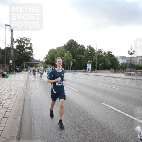 29.06.2025 - hella hamburg halbmarathon Jannik Wohlers http://msf.ph/oto/8142733 29.06.2025 09:45:35 Lombardsbrücke 1080, 1686, 1894, 2460, 4463, 4812, 5187, 5550, 6169, 6495, 6878, 7055, 7186, 7880, 7965, 8062, 9345, 10270, 10453, 10484, 11199, 12189, 12232, 12681, 13167, 13343, 13686, 13754, 14167, 14548, 14549, 14699, 15054, 15115, 15326, 15507, 15835, 16148, 16507, 16695, 16963, 17056, 17117, 17322, 17691, 17768, 18135, 18854, 19022, 19118 meine-sportfotos.de