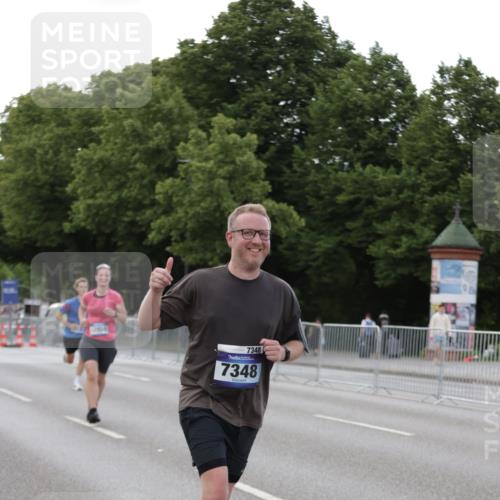 29.06.2025 - hella hamburg halbmarathon Jannik Wohlers http://msf.ph/oto/8142739 29.06.2025 10:07:44 Lombardsbrücke 1527, 2427, 5287, 5926, 7198, 7348, 8585, 9616, 10609, 10857, 12658, 12893, 13014, 15785, 16809, 18325, 18531 meine-sportfotos.de