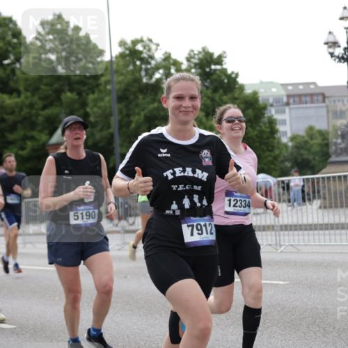 29.06.2025 - hella hamburg halbmarathon Jannik Wohlers http://msf.ph/oto/8142758 29.06.2025 10:44:45 Lombardsbrücke 1024, 1685, 1798, 2007, 2779, 3160, 3164, 3879, 3993, 4186, 4337, 4504, 4820, 4851, 5099, 5108, 5190, 5636, 6509, 6788, 6980, 7699, 7912, 8594, 8605, 8762, 8907, 10562, 10566, 10707, 11314, 11393, 12198, 12332, 12334, 12394, 12793, 12905, 13555, 13580, 14002, 14513, 14758, 14777, 15458, 15750, 15751, 15998, 16850, 17521, 18084, 18230, 18294 meine-sportfotos.de