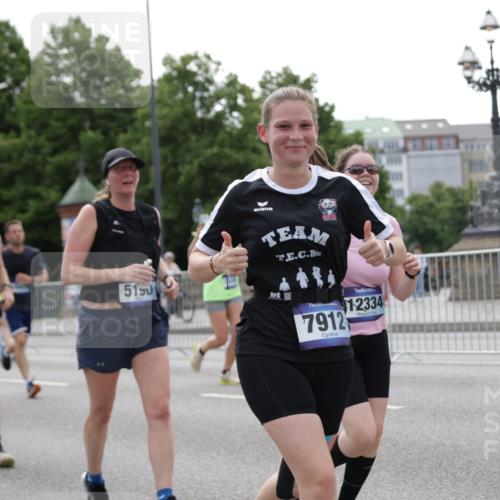 29.06.2025 - hella hamburg halbmarathon Jannik Wohlers http://msf.ph/oto/8142764 29.06.2025 10:44:45 Lombardsbrücke 1024, 1685, 1798, 2007, 2779, 3160, 3164, 3879, 3993, 4186, 4337, 4504, 4820, 4851, 5099, 5108, 5190, 5636, 6509, 6788, 6980, 7699, 7912, 8594, 8605, 8762, 8907, 10562, 10566, 10707, 11314, 11393, 12198, 12332, 12334, 12394, 12793, 12905, 13555, 13580, 14002, 14513, 14758, 14777, 15458, 15750, 15751, 15998, 16850, 17521, 18084, 18230, 18294 meine-sportfotos.de