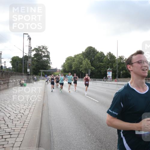 29.06.2025 - hella hamburg halbmarathon Jannik Wohlers http://msf.ph/oto/8142769 29.06.2025 09:45:35 Lombardsbrücke 1080, 1686, 1894, 2460, 4463, 4812, 5187, 5550, 6169, 6495, 6878, 7055, 7186, 7880, 7965, 8062, 9345, 10270, 10453, 10484, 11199, 12189, 12232, 12681, 13167, 13343, 13686, 13754, 14167, 14548, 14549, 14699, 15054, 15115, 15326, 15507, 15835, 16148, 16507, 16695, 16963, 17056, 17117, 17322, 17691, 17768, 18135, 18854, 19022, 19118 meine-sportfotos.de