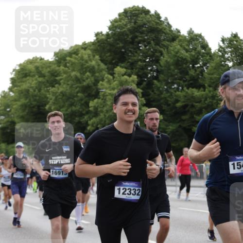 29.06.2025 - hella hamburg halbmarathon Jannik Wohlers http://msf.ph/oto/8142779 29.06.2025 10:44:46 Lombardsbrücke 1024, 1685, 1798, 2007, 2779, 3160, 3164, 3879, 3993, 4099, 4102, 4186, 4337, 4504, 4820, 4851, 5099, 5108, 5190, 5636, 6509, 6788, 6980, 7699, 7912, 8594, 8605, 8762, 8907, 10562, 10566, 11314, 11393, 11473, 11474, 12198, 12332, 12334, 12394, 12415, 12793, 12905, 13555, 13580, 14002, 14410, 14513, 14758, 14777, 15458, 15750, 15751, 15998, 16850, 17521, 18084, 18230, 18294 meine-sportfotos.de