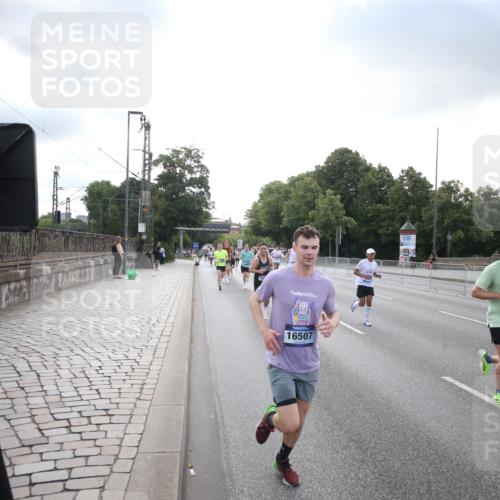 29.06.2025 - hella hamburg halbmarathon Jannik Wohlers http://msf.ph/oto/8142790 29.06.2025 09:45:44 Lombardsbrücke 1080, 1894, 2460, 2525, 3809, 3843, 4463, 4812, 5042, 6169, 6495, 7055, 7186, 7845, 8062, 8956, 9345, 10453, 11199, 11282, 11833, 12189, 12681, 13754, 14167, 14293, 14548, 14699, 15054, 15115, 15326, 15391, 15689, 15835, 16148, 16507, 16580, 16695, 16963, 17056, 17322, 17691, 17768, 18235, 18562, 18563, 18854, 19022, 19118 meine-sportfotos.de
