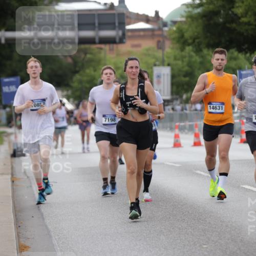 29.06.2025 - hella hamburg halbmarathon Jannik Wohlers http://msf.ph/oto/8142793 29.06.2025 10:07:49 Lombardsbrücke 1527, 2427, 5926, 7198, 7348, 8585, 9457, 9616, 9823, 10609, 10857, 12658, 12893, 13014, 14631, 18325 meine-sportfotos.de