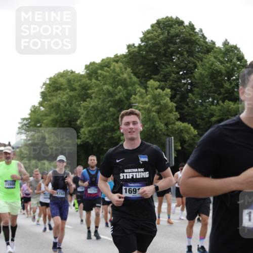 29.06.2025 - hella hamburg halbmarathon Jannik Wohlers http://msf.ph/oto/8142798 29.06.2025 10:44:47 Lombardsbrücke 1024, 1685, 1798, 2007, 2779, 3160, 3164, 3879, 3993, 4099, 4102, 4186, 4337, 4504, 4820, 4851, 5099, 5108, 5190, 5636, 6509, 6763, 6788, 6980, 7699, 7912, 8594, 8605, 8762, 8907, 10562, 10566, 11119, 11314, 11393, 11473, 11474, 12198, 12332, 12334, 12394, 12415, 12793, 12856, 12905, 13555, 14002, 14185, 14410, 14513, 14758, 14777, 15011, 15450, 15458, 15750, 15751, 15998, 17521, 18084, 18230, 18294 meine-sportfotos.de