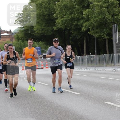 29.06.2025 - hella hamburg halbmarathon Jannik Wohlers http://msf.ph/oto/8142830 29.06.2025 10:07:50 Lombardsbrücke 1527, 2427, 5926, 7198, 7348, 7476, 8585, 9457, 9616, 9823, 10609, 10857, 12658, 13014, 14631, 18325 meine-sportfotos.de