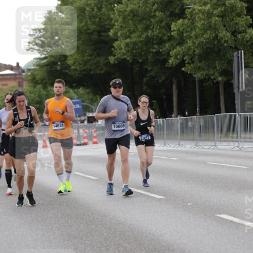 29.06.2025 - hella hamburg halbmarathon Jannik Wohlers http://msf.ph/oto/8142835 29.06.2025 10:07:50 Lombardsbrücke 1527, 2427, 5926, 7198, 7348, 7476, 8585, 9457, 9616, 9823, 10609, 10857, 12658, 13014, 14631, 18325 meine-sportfotos.de