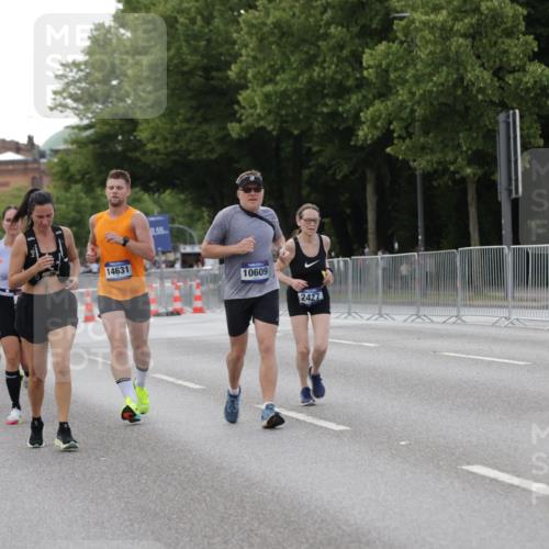 29.06.2025 - hella hamburg halbmarathon Jannik Wohlers http://msf.ph/oto/8142840 29.06.2025 10:07:50 Lombardsbrücke 1527, 2427, 5926, 7198, 7348, 7476, 8585, 9457, 9616, 9823, 10609, 10857, 12658, 13014, 14631, 18325 meine-sportfotos.de