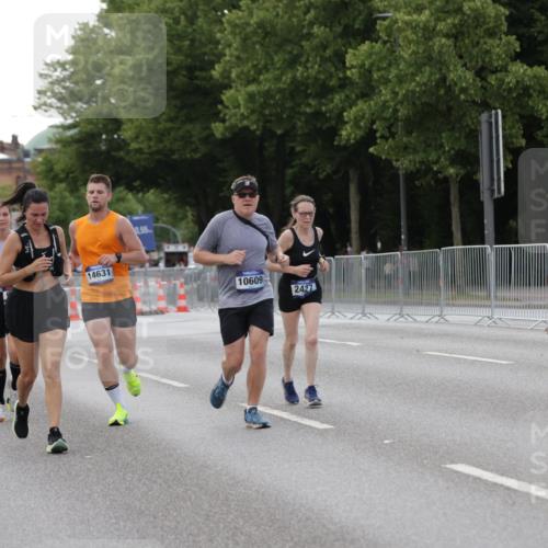 29.06.2025 - hella hamburg halbmarathon Jannik Wohlers http://msf.ph/oto/8142852 29.06.2025 10:07:50 Lombardsbrücke 1527, 2427, 5926, 7198, 7348, 7476, 8585, 9457, 9616, 9823, 10609, 10857, 12658, 13014, 14631, 18325 meine-sportfotos.de