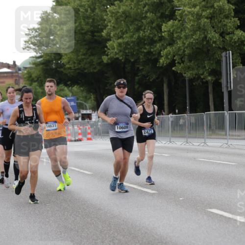 29.06.2025 - hella hamburg halbmarathon Jannik Wohlers http://msf.ph/oto/8142862 29.06.2025 10:07:50 Lombardsbrücke 1527, 2427, 5926, 7198, 7348, 7476, 8585, 9457, 9616, 9823, 10609, 10857, 12658, 13014, 14631, 18325 meine-sportfotos.de