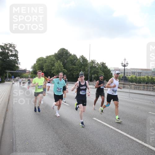29.06.2025 - hella hamburg halbmarathon Jannik Wohlers http://msf.ph/oto/8142863 29.06.2025 09:45:47 Lombardsbrücke 2525, 3809, 3843, 3955, 4463, 4812, 5042, 6169, 6495, 7055, 7186, 7845, 8956, 9345, 10453, 11199, 11282, 11833, 12189, 14276, 14293, 14548, 14699, 15115, 15391, 15689, 16148, 16507, 16580, 16695, 16963, 17056, 17213, 17768, 17826, 18235, 18562, 18563, 18854, 19022, 19118 meine-sportfotos.de
