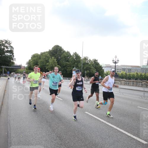 29.06.2025 - hella hamburg halbmarathon Jannik Wohlers http://msf.ph/oto/8142867 29.06.2025 09:45:47 Lombardsbrücke 2525, 3809, 3843, 3955, 4463, 4812, 5042, 6169, 6495, 7055, 7186, 7845, 8956, 9345, 10453, 11199, 11282, 11833, 12189, 14276, 14293, 14548, 14699, 15115, 15391, 15689, 16148, 16507, 16580, 16695, 16963, 17056, 17213, 17768, 17826, 18235, 18562, 18563, 18854, 19022, 19118 meine-sportfotos.de