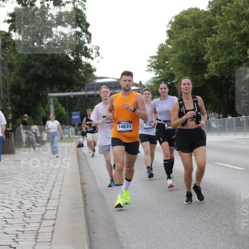 29.06.2025 - hella hamburg halbmarathon Jannik Wohlers http://msf.ph/oto/8142872 29.06.2025 10:07:52 Lombardsbrücke 2427, 5926, 7198, 7348, 7476, 8585, 9457, 9616, 9823, 10609, 10857, 12658, 13014, 14631, 15429, 18325 meine-sportfotos.de