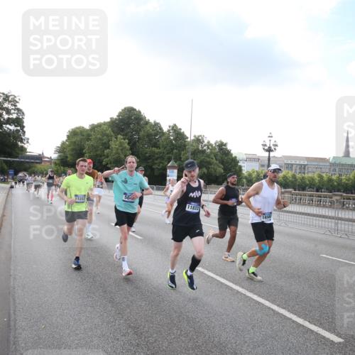 29.06.2025 - hella hamburg halbmarathon Jannik Wohlers http://msf.ph/oto/8142873 29.06.2025 09:45:47 Lombardsbrücke 2525, 3809, 3843, 3955, 4463, 4812, 5042, 6169, 6495, 7055, 7186, 7845, 8956, 9345, 10453, 11199, 11282, 11833, 12189, 14276, 14293, 14548, 14699, 15115, 15391, 15689, 16148, 16507, 16580, 16695, 16963, 17056, 17213, 17768, 17826, 18235, 18562, 18563, 18854, 19022, 19118 meine-sportfotos.de