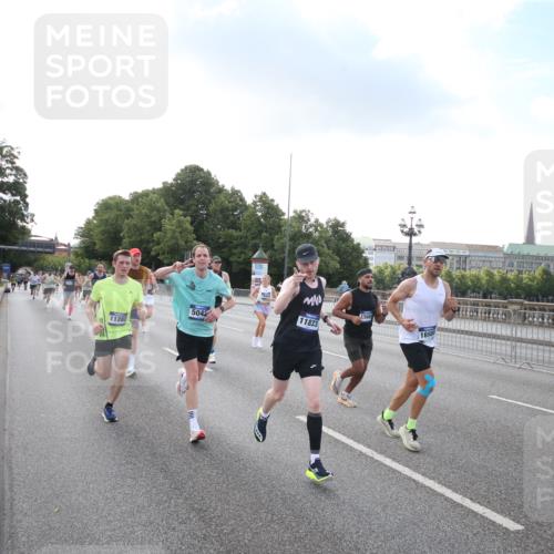 29.06.2025 - hella hamburg halbmarathon Jannik Wohlers http://msf.ph/oto/8142879 29.06.2025 09:45:47 Lombardsbrücke 2525, 3809, 3843, 3955, 4463, 4812, 5042, 6169, 6495, 7055, 7186, 7845, 8956, 9345, 10453, 11199, 11282, 11833, 12189, 14276, 14293, 14548, 14699, 15115, 15391, 15689, 16148, 16507, 16580, 16695, 16963, 17056, 17213, 17768, 17826, 18235, 18562, 18563, 18854, 19022, 19118 meine-sportfotos.de